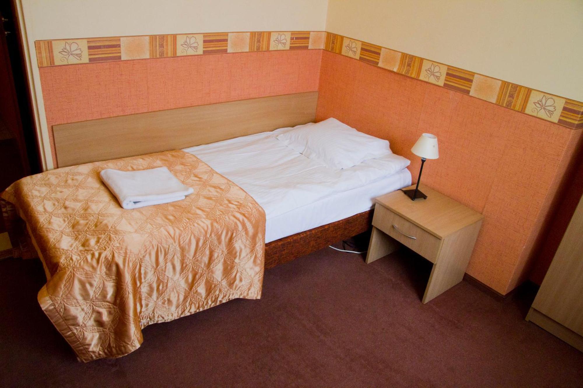 Hotel Iskra Rzeszów Kültér fotó