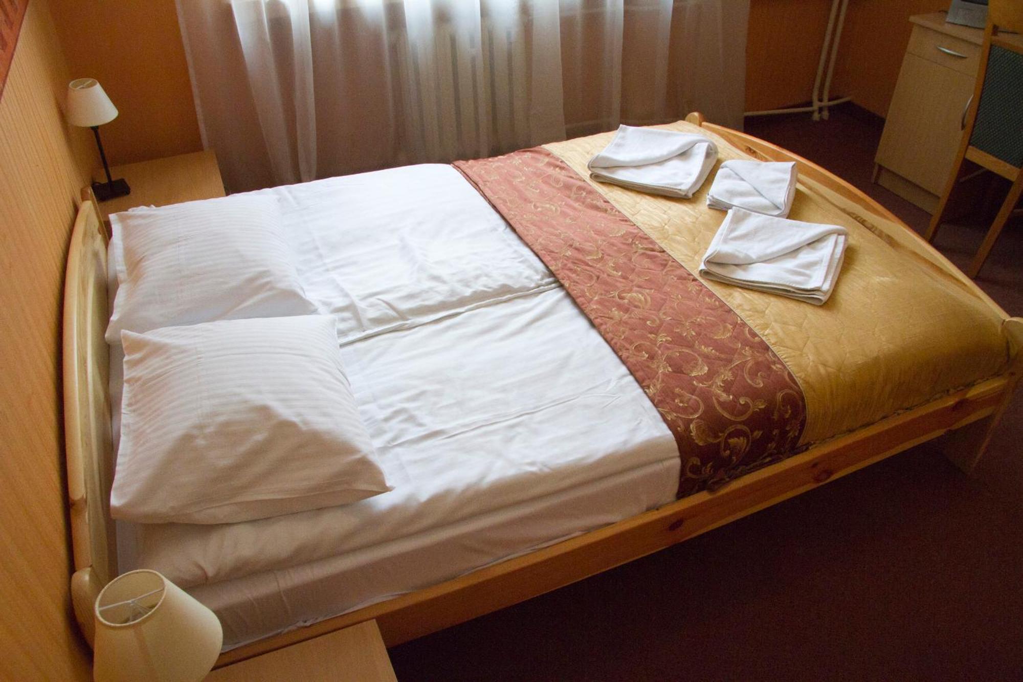Hotel Iskra Rzeszów Kültér fotó