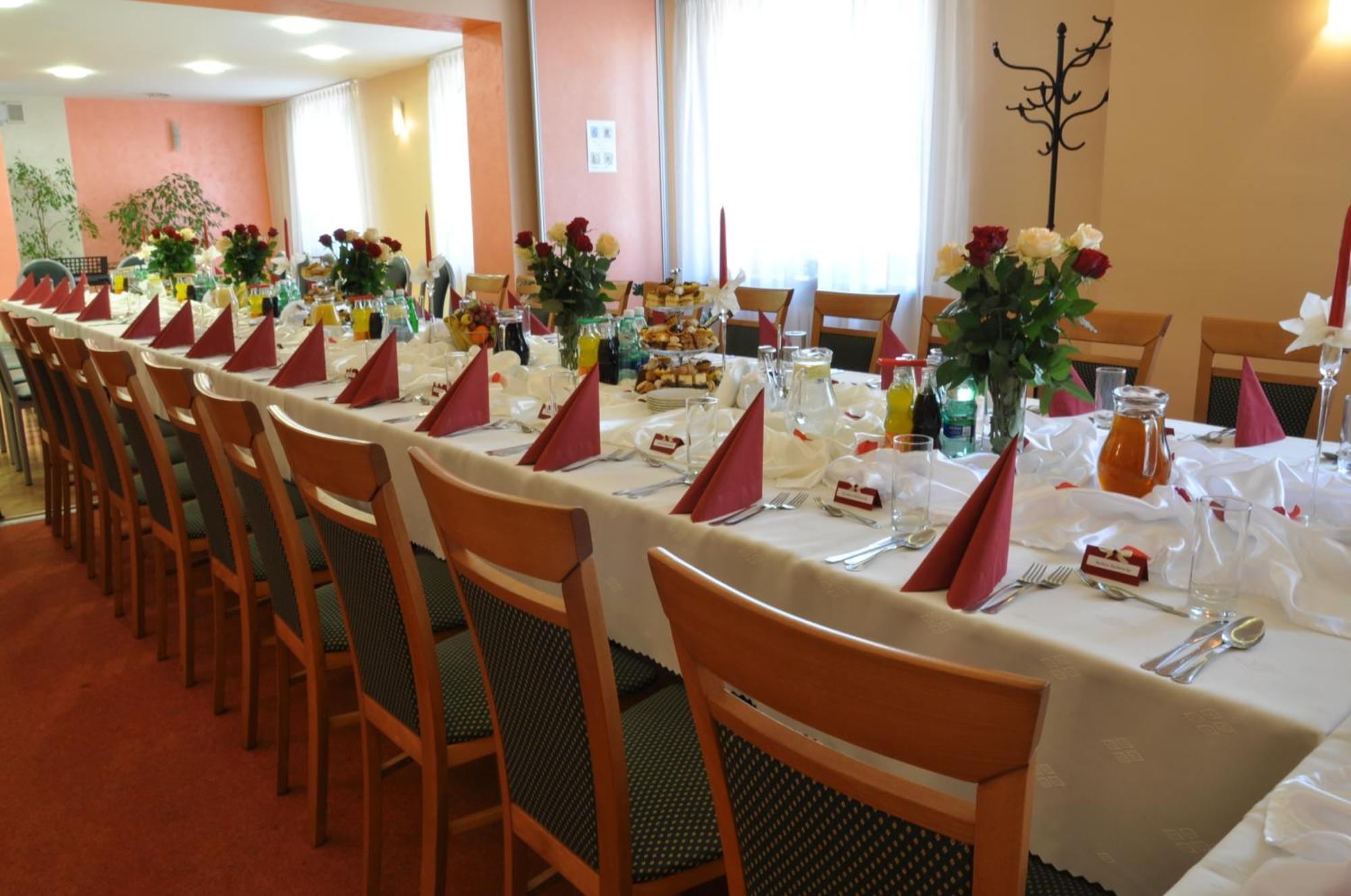 Hotel Iskra Rzeszów Kültér fotó