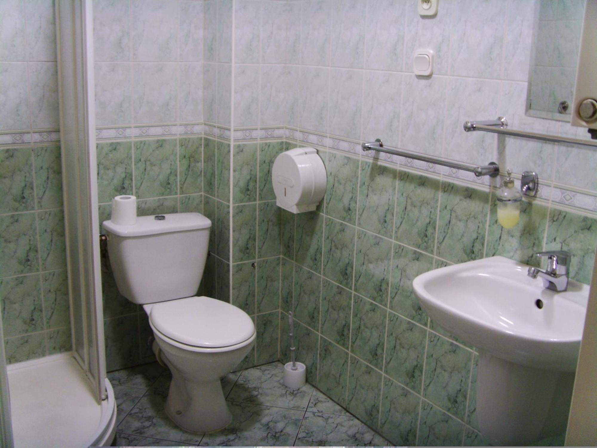Hotel Iskra Rzeszów Kültér fotó