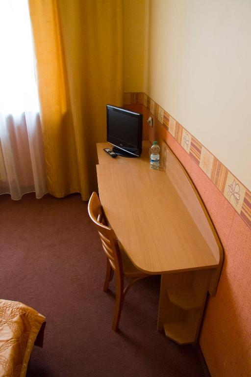 Hotel Iskra Rzeszów Szoba fotó