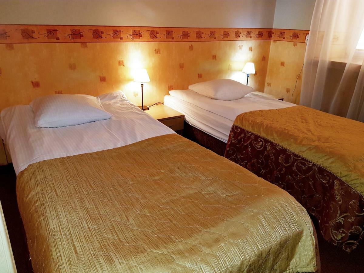 Hotel Iskra Rzeszów Kültér fotó