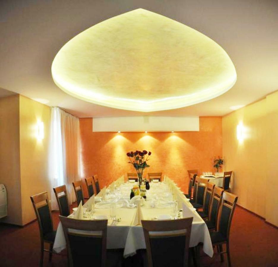 Hotel Iskra Rzeszów Kültér fotó