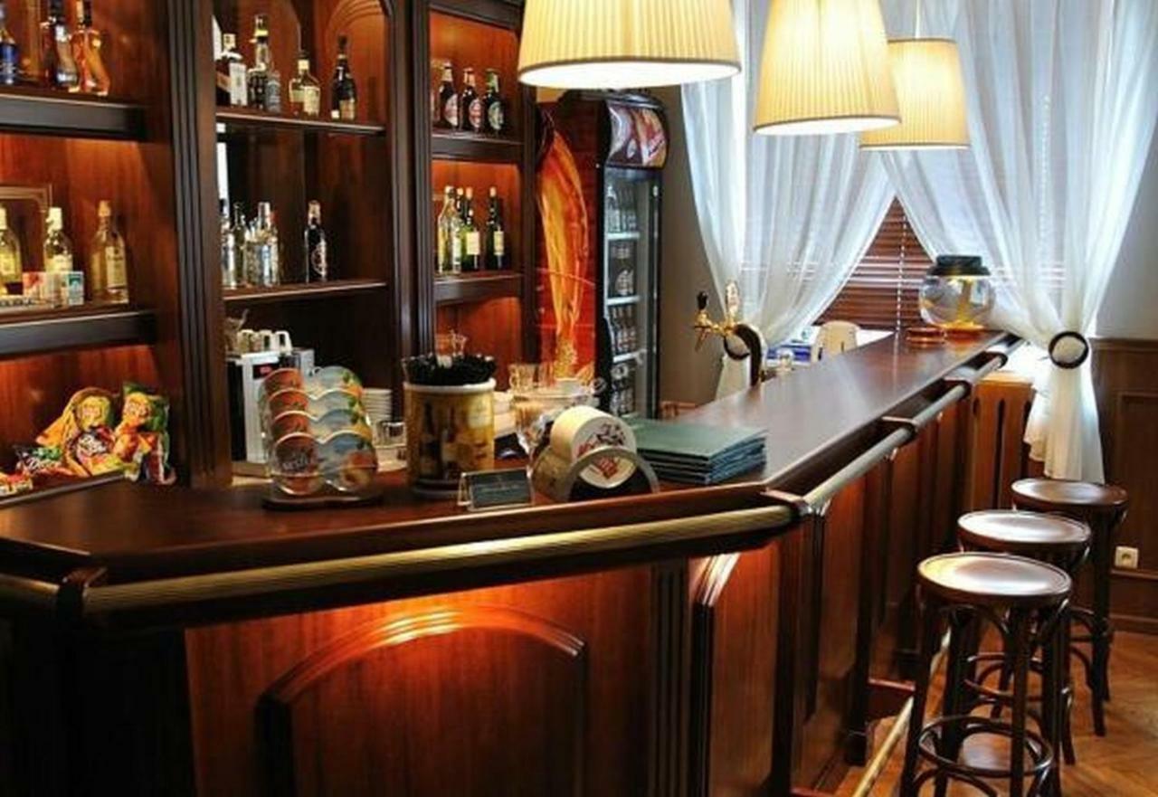 Hotel Iskra Rzeszów Kültér fotó
