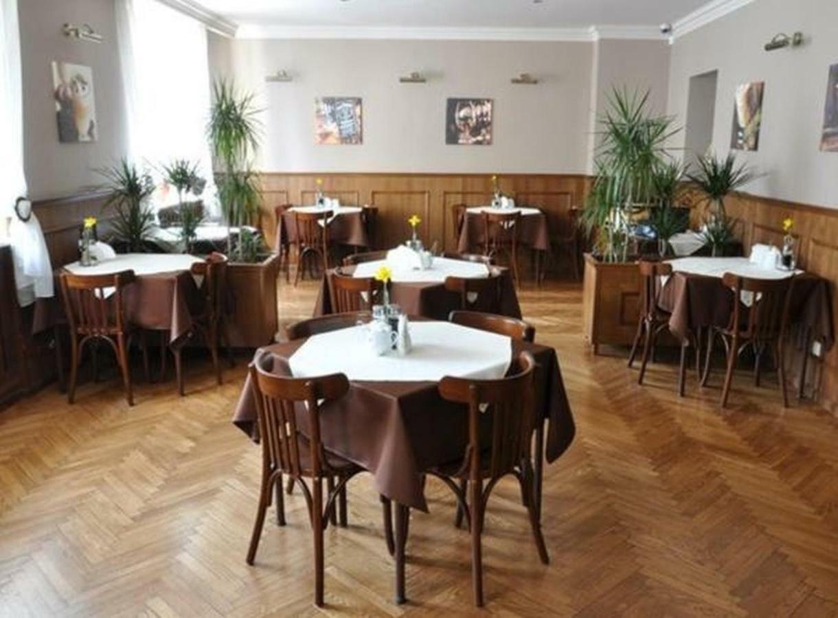 Hotel Iskra Rzeszów Kültér fotó