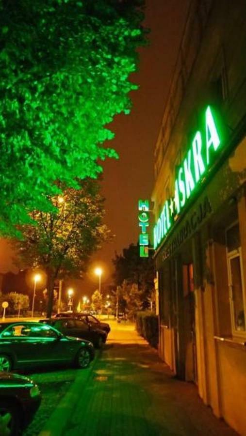 Hotel Iskra Rzeszów Kültér fotó